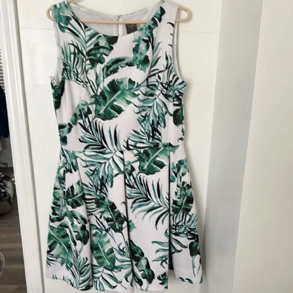 Taylor Tropical Green and White Sleeveless Dress